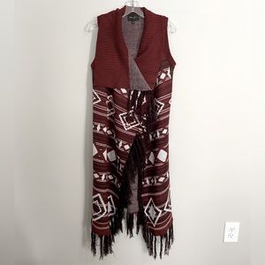 Romeo + Juliet Couture Sweater Vest | Burgundy